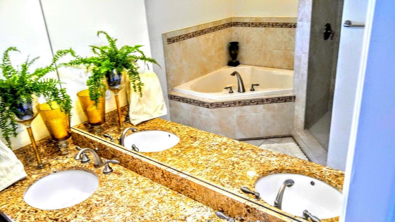 Mediterranean Three Story Beach Townhouse سانت بيتي بيتش المظهر الخارجي الصورة