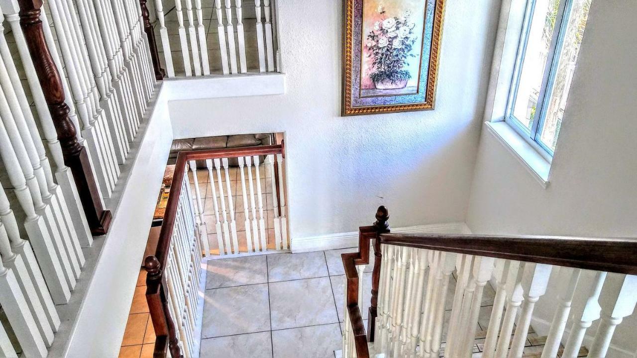 Mediterranean Three Story Beach Townhouse سانت بيتي بيتش المظهر الخارجي الصورة